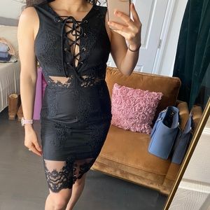 LACE DRESS TO IMPRESS